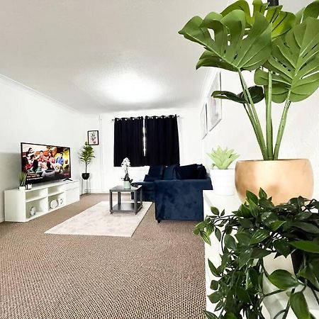 3 Bedroom House With Free Parking Chatham  Buitenkant foto
