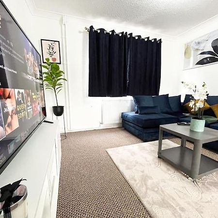 3 Bedroom House With Free Parking Chatham  Buitenkant foto