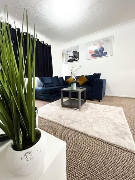 3 Bedroom House With Free Parking Chatham  Buitenkant foto