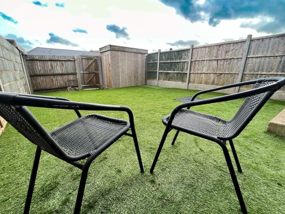 3 Bedroom House With Free Parking Chatham  Buitenkant foto